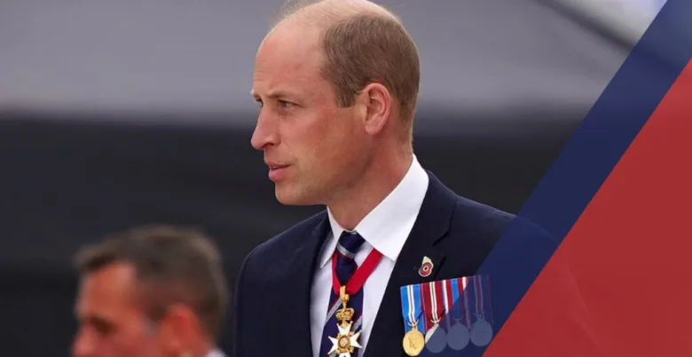 Princ William v uniformu s medailemi na hrudi.