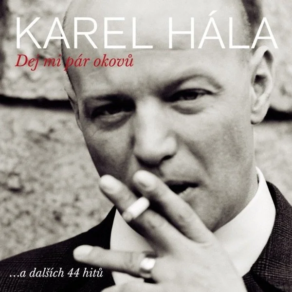 Portrét Karla Hály s cigaretou v ruce na albu.