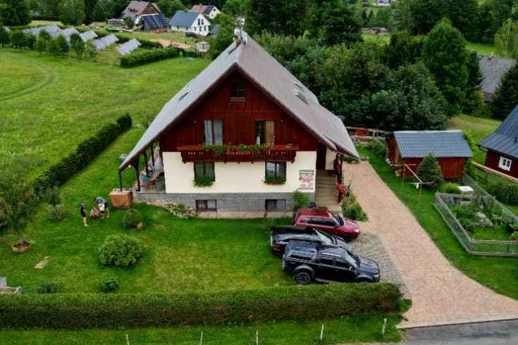 Rodinný dům v přírodě pro zážitkové ubytování s dětmi.