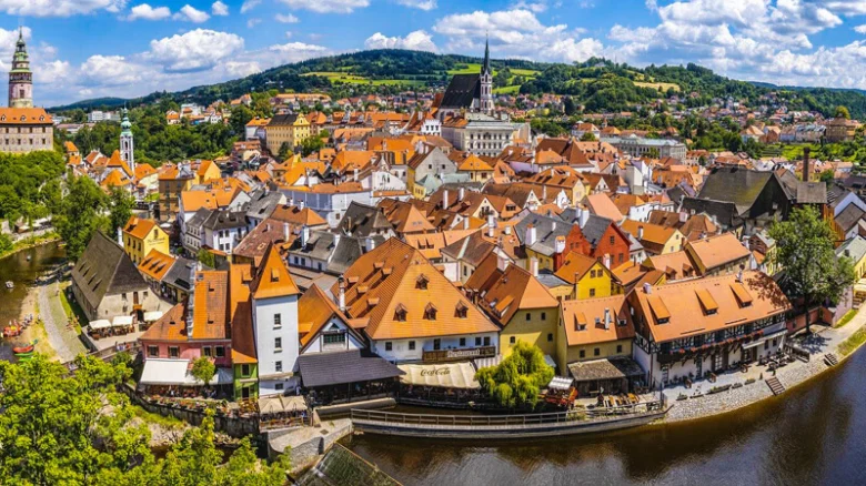Historické město s řekou v jižních Čechách.