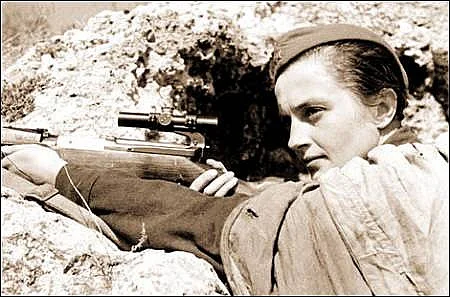 Ljudmila pavlichenko aiming rifle