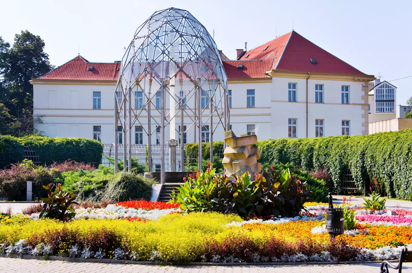 Botanická zahrada s skleněnou kupolí v Teplicích