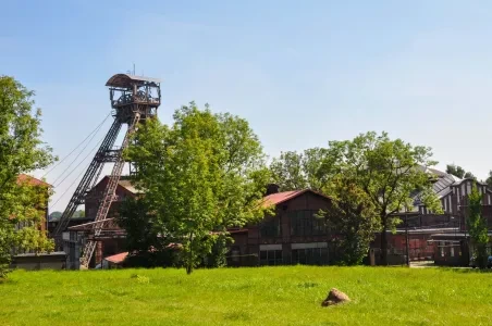 Historická průmyslová památka s věží v Bohumíně.