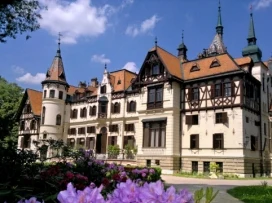 Lešná castle and zoo building