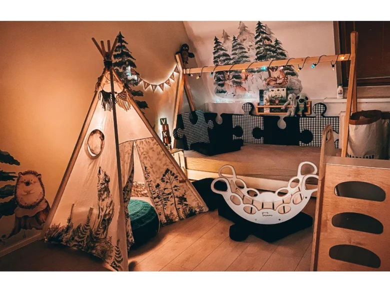 Dětský pokoj s teepee pro hru a odpočinek