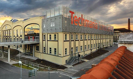 Vnější pohled na budovu vědeckého centra Technorama v Plzni.