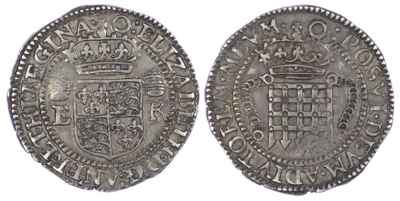 Stříbrná mince královny Alžběty Tudorové s korunou a erbem.