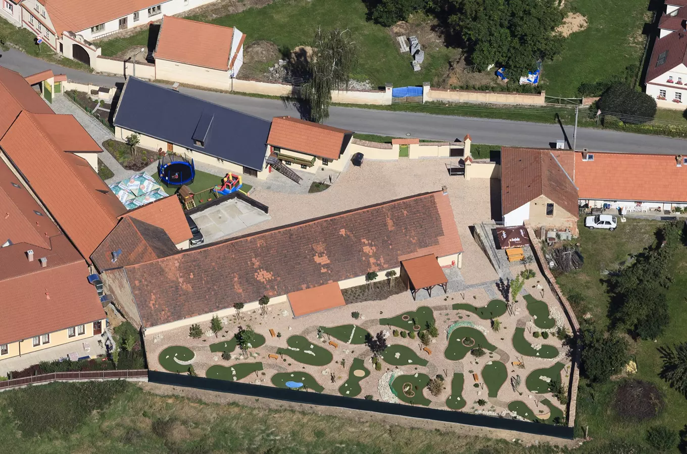 Minigolfový hřiště s okruhy v kraji Plzeňského