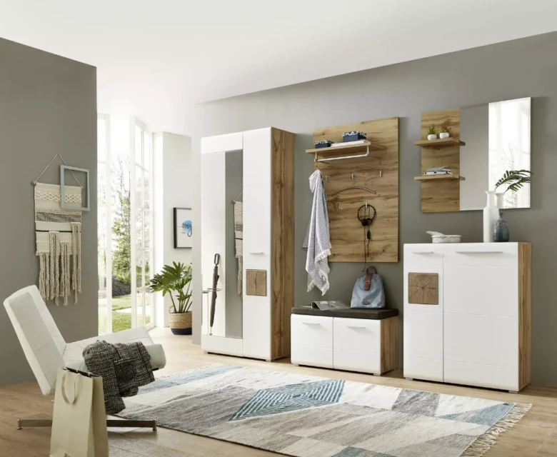 Moderná lavice do předsíně s úložným prostorem a háčky.