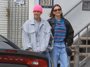 Hailey Bieber sJustin Bieber na ulici v New Yorku.