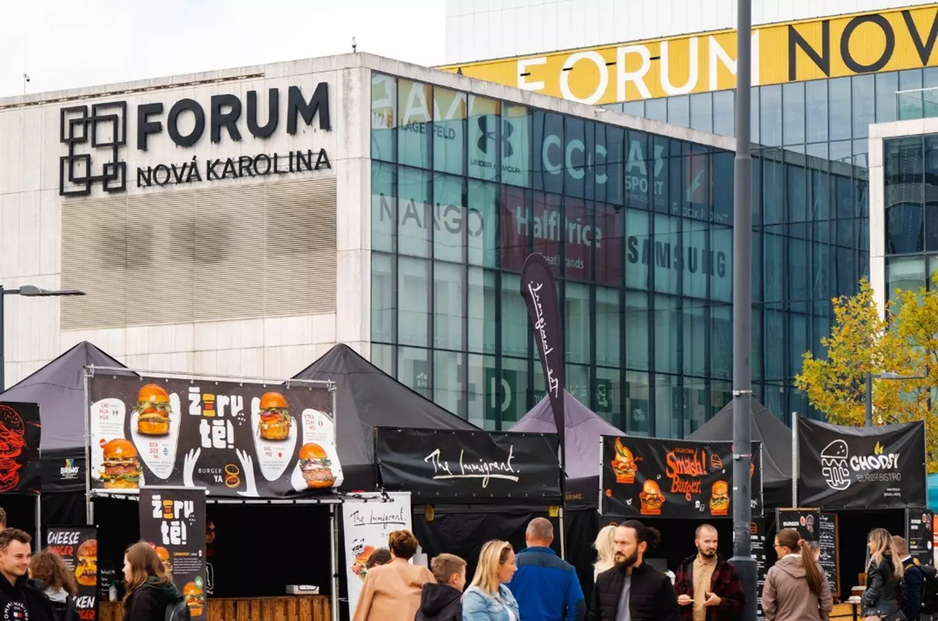 Forum nová karolina exterior with food stalls