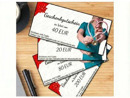 Skládka dárkových poukazů pro lékaře v různých hodnotách.