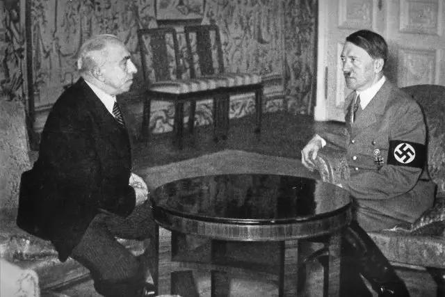 Emil Hácha v rozhovoru s Adolffem Hitlerem