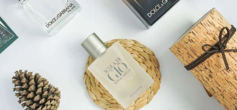 Perfume lahve s dárkovou krabicí pro vánoční dárek.