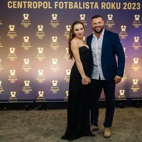 Kateřina Ujfaluši s mužem na udílení ceny Centropolu fotbalisty roku