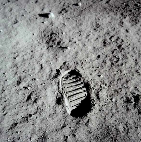 Moon boot print