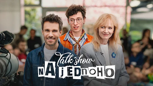 Petr Nárožný s hosty v studiu pořadu Talk Show Na Jednoho