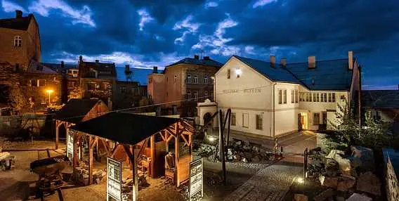 Historické budovy v hlinsku při západu slunce