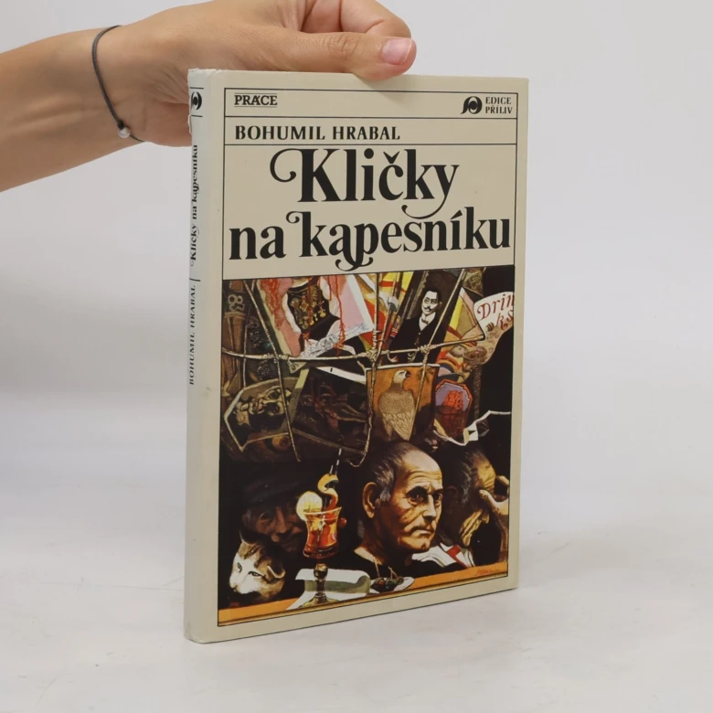 Ruka drží knihu s názvem Kličky na kapesníku od Bohumila Hrabala.